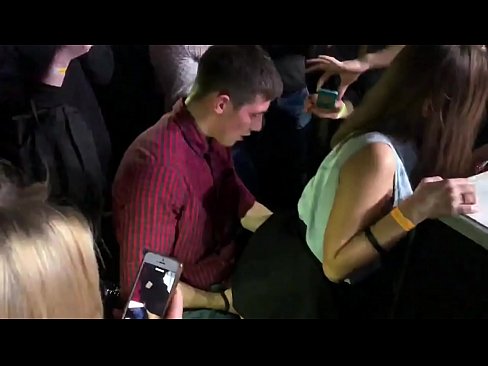 ❤️ Seks nyata di klub malam Rusia. Gadis Rusia berusia 18 tahun di anus dan vagina bercinta di klub malam ❤️❌ Video sialan  pada kami id.thebestfetishsites.ru